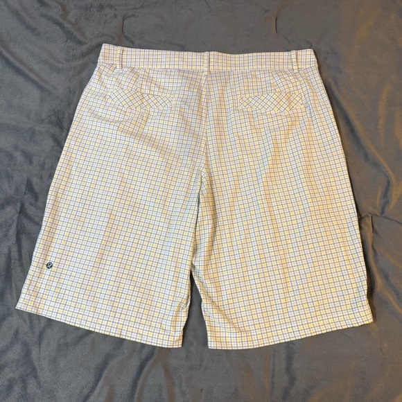 Lululemon Kahuna Shorts

#1073 - Picture 7 of 7